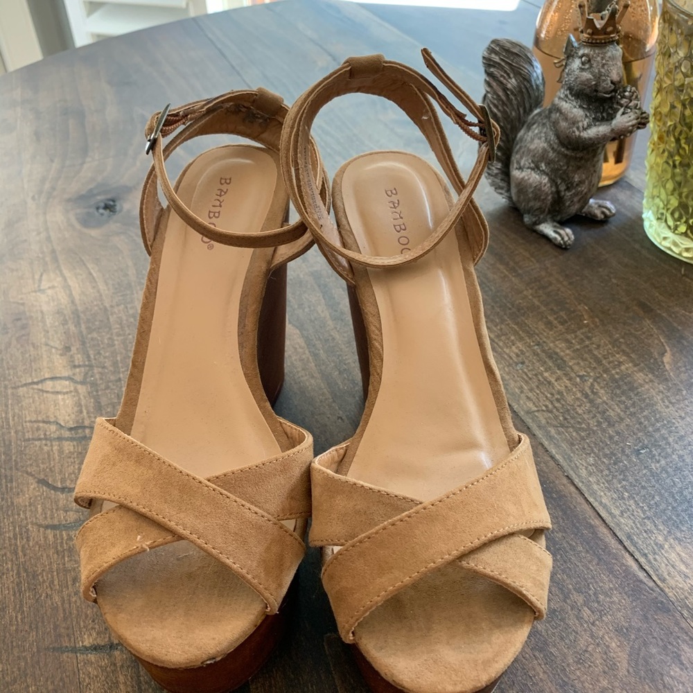 Bamboo tan Wedges
